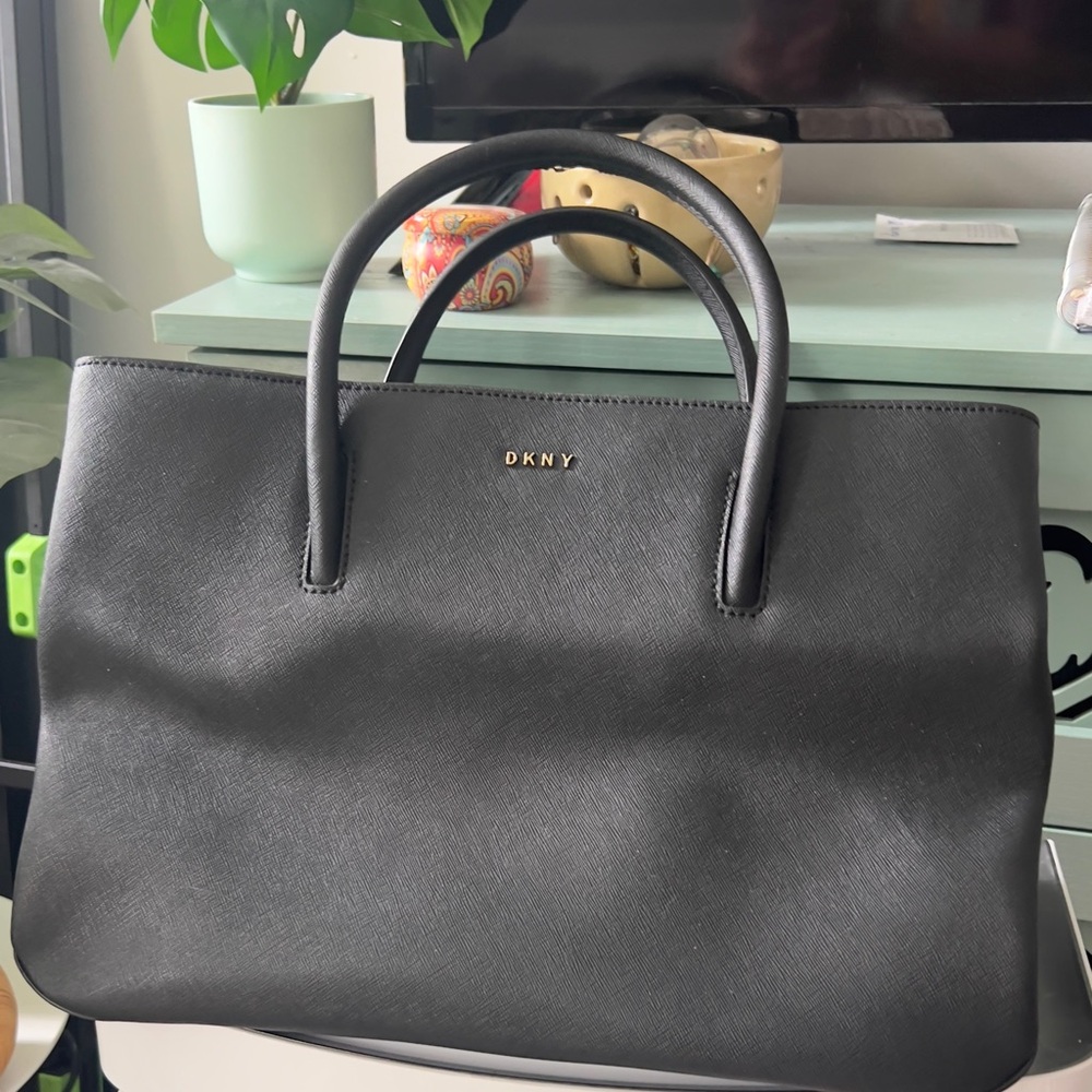 DKNY Black Tote with Elegant Design and Sturdy Handles